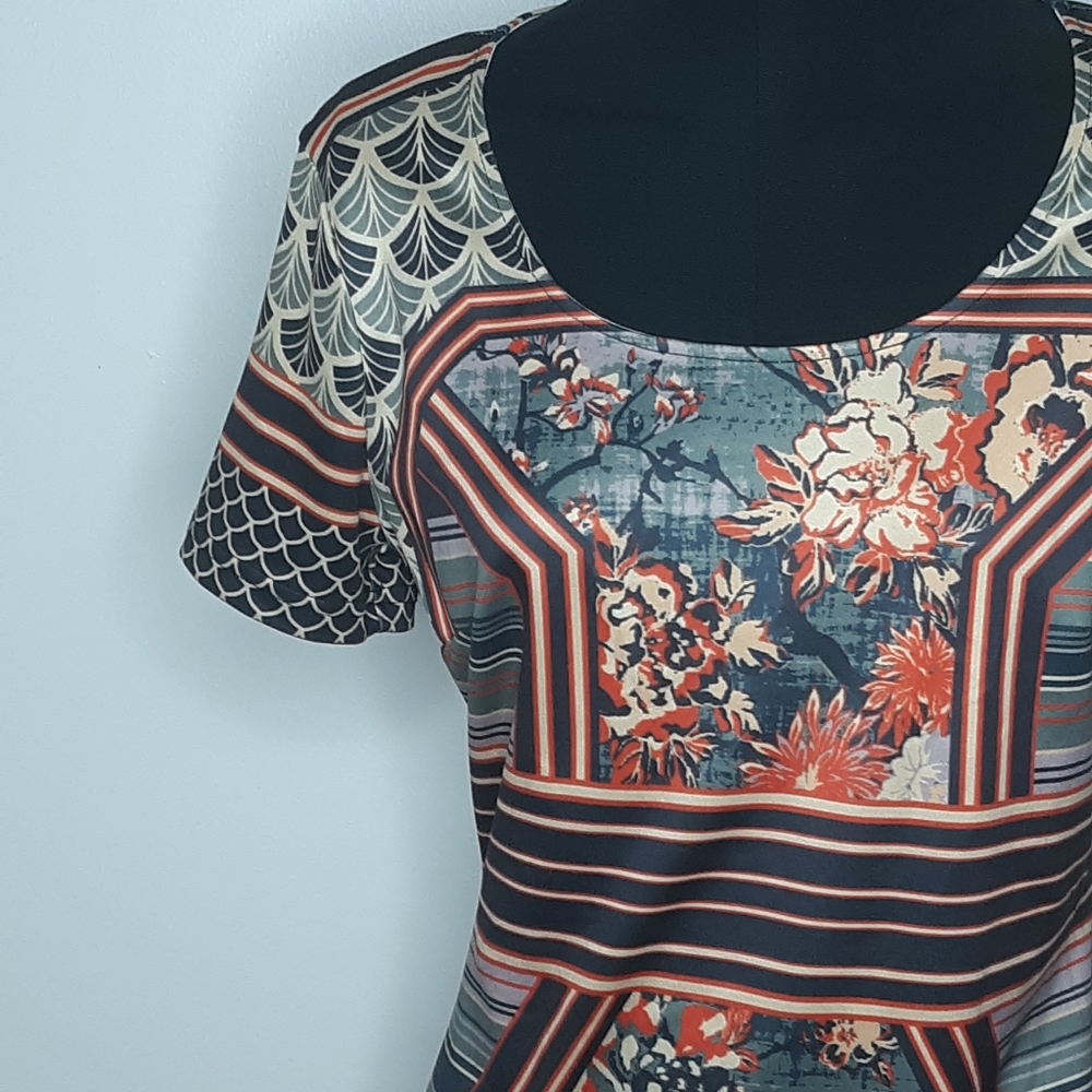 Forever 21 Abstract Print Bodycon Dress Si… - Picture 11 of 11